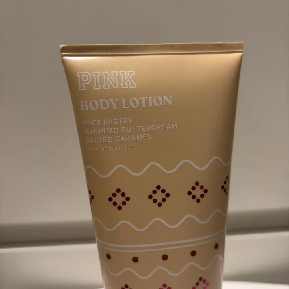 VS PINK Coconut Cream Body Lotion